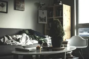 Canicule et logement encombré : pourquoi l&rsquo;air ne circule plus